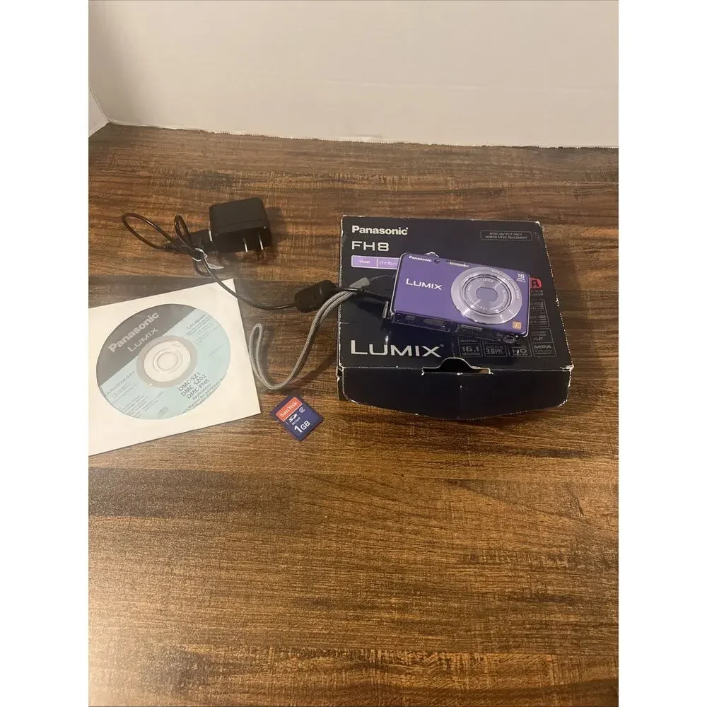 Panasonic Lumix DMC-FH8 digital camera W/charger violet Tested